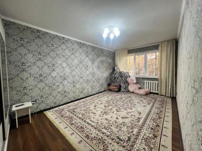 Продаю 1-комнатную квартиру, 31кв. м., этаж - 1/5, 8 мкр.