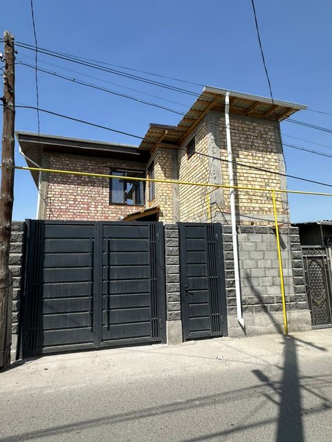 Продаю дом г. Бишкек. Район верхний Токольдош, ул. Октябрьская 180б