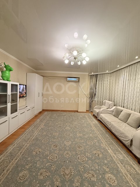 Продаю 4-комнатную квартиру, 130 кв. м., этаж 4/10, Боконабева Керимбекова.