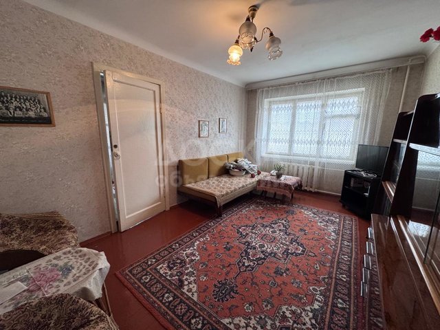 Продаю 2-комнатную квартиру, 40 кв. м., этаж 3/4, Токтогула/Манаса.