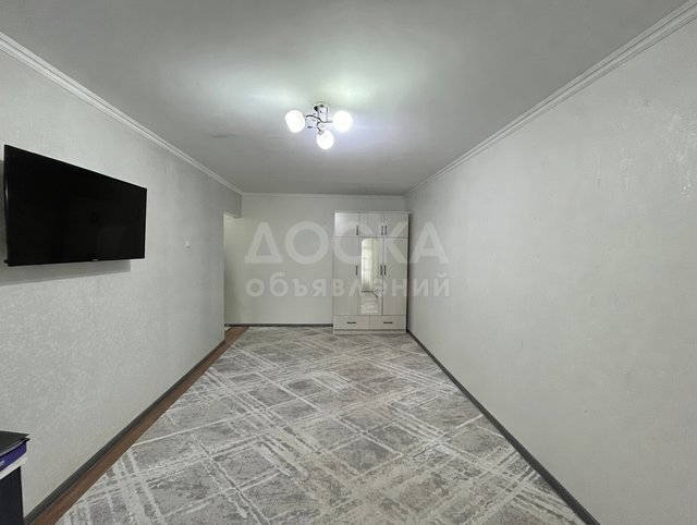 Продаю 1-комнатную квартиру, 32 кв. м., этаж 2/4, 8 микрорайн.