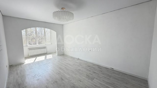 Продаю 1-комнатную квартиру, 44 кв. м., этаж 2/5, Ильменская 19.