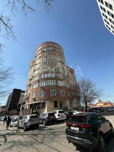 Продаю 3-комнатную квартиру, 97кв. м., этаж - 6/10, Новый ремонт и мебель. Ахунбаева/Табалдиева. 170000$.