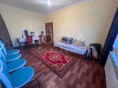 Продаю 3-комнатную квартиру, 74кв. м., этаж - 1/3, мкр Достук.