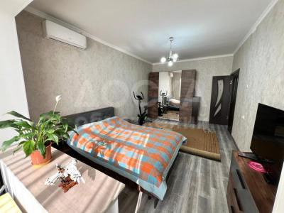 Продаю 1-комнатную квартиру, 33кв. м., этаж - 2/9, восток 5.