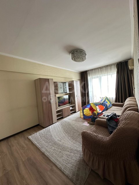 Продаю 2-комнатную квартиру, 44 кв. м., этаж 5/5, Токтогула 242.