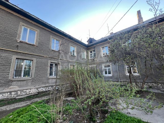 Продаю 3-комнатную квартиру, 57 кв. м., этаж 2/2, ул. Интергельпо.