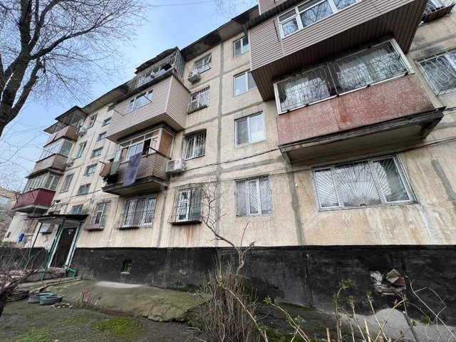 Продаю 2-комнатную квартиру, 42 кв. м., этаж 1/4, 9мкр.