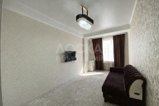 Продаю 2-комнатную квартиру, Аламедин-1.