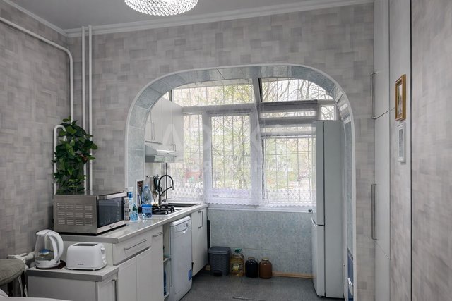 Продаю 3-комнатную квартиру, юг-2, дом 9.