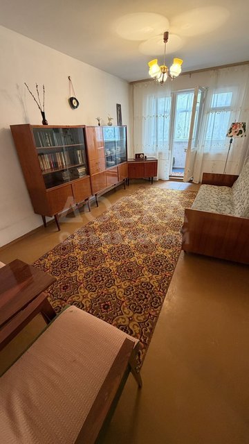 Продаю 1-комнатную квартиру, 37 кв. м., этаж 3/4, 11 микрорайон.