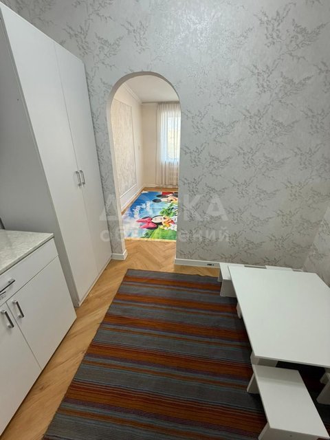 Продаю 1-комнатную квартиру, 18 кв. м., этаж 4/4, ошский рынок.