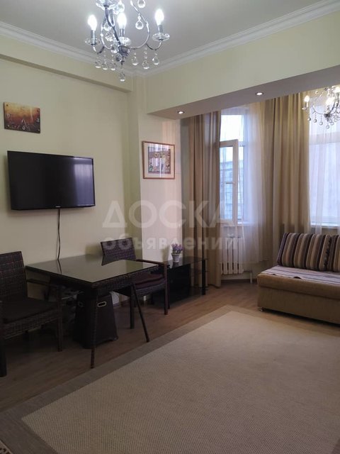 Сдаю 1-комнатную квартиру, 40 кв. м., этаж 7/10, район Исанова-Боконбаева, улица Керимбекова.