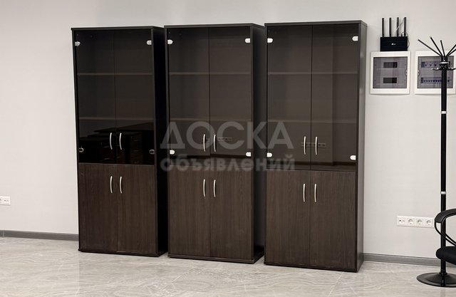 Шкаф стеклянный офисный