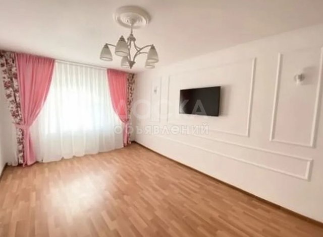 Сдаю 1-комнатную квартиру, этаж 1/5, золотой квадрат.