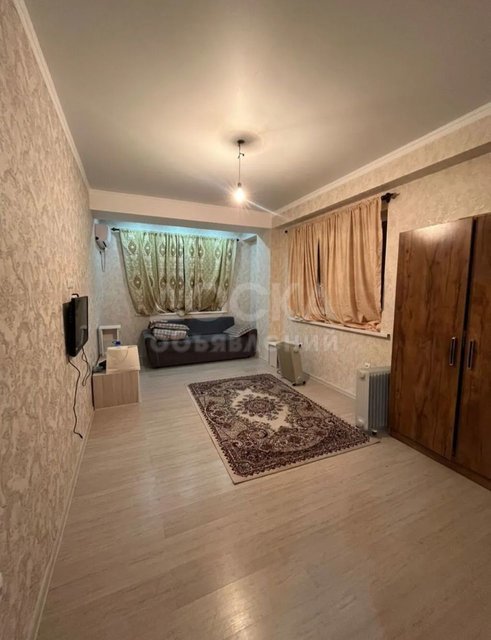 Сдаю 1-комнатную квартиру, 45 кв. м., Асанбай.