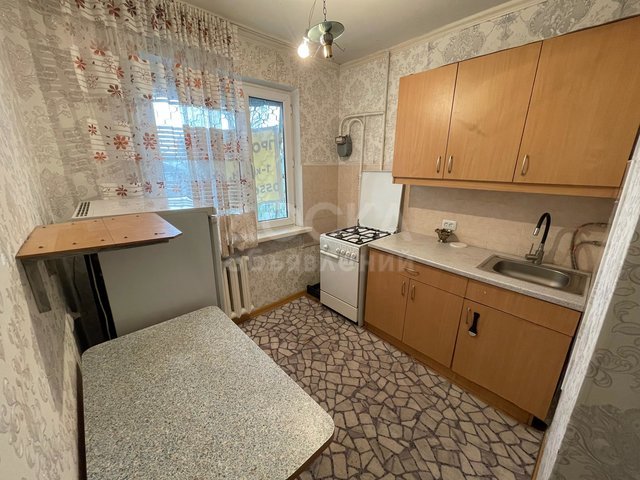 Продаю 1-комнатную квартиру, 38 кв. м., этаж 3/4, 4 мкр.