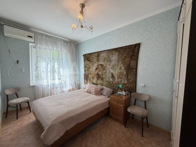 Продаю 3-комнатную квартиру, 64 кв. м., этаж 1/9, Юг-2.