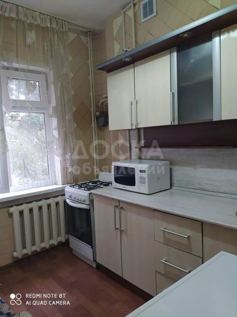 Сдаю 3-комнатную квартиру, по улице Чокморова Рядом со старой центральной мечетью Ближе к улице Ибраимова.