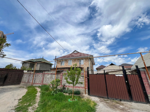 Продаю дом, 4 сот., кирпич, ж/м Кок-Жар.