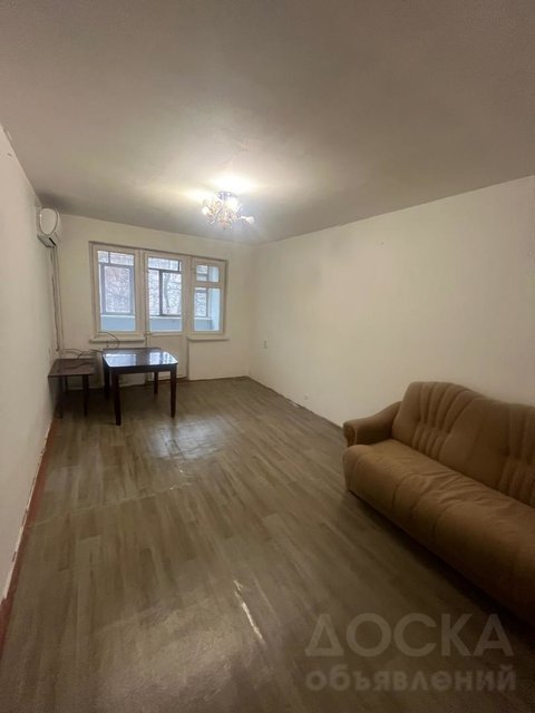 Продаю 2-комнатную квартиру, 6 мкр.
