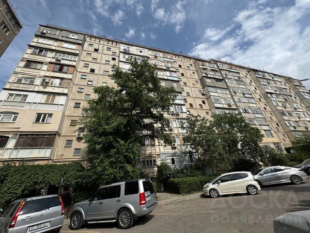 Продаю 2-комнатную квартиру, 12 мкр 16.