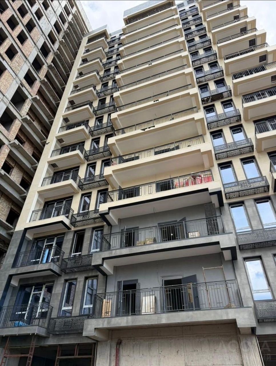 Продаю 3-комнатную квартиру, Мкр Асанбай, ЖК Crystal Tower". — фото 4