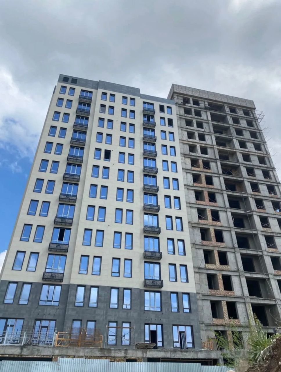 Продаю 3-комнатную квартиру, Мкр Асанбай, ЖК Crystal Tower". — фото 2