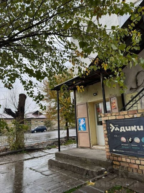 Продаю здание целиком, г.Манас, мкр.Спутник, проспект Манаса, ориентир напротив телеграфа, рядом супермаркет "Достор".