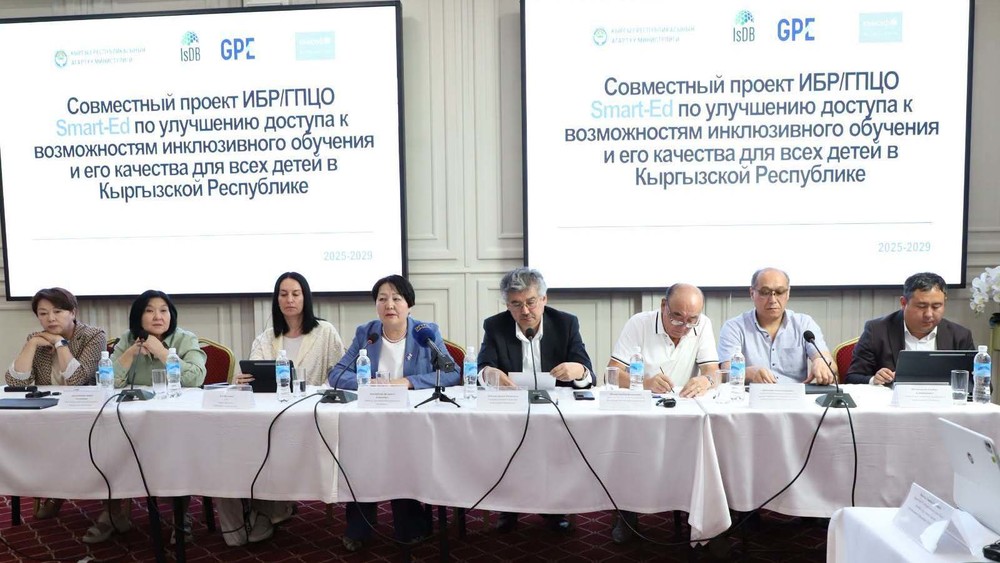 Жаңы муундагы окуу китептери улуттук баалуулуктарды жана мамлекеттик идеологиянын артыкчылыктарын чагылдырышы керек, - мамлекеттик катчы