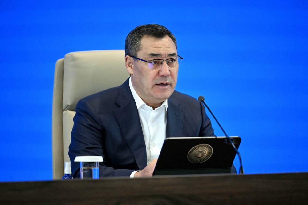 Президент: Кашгар аркылуу авиамаршруту ачылышы Кыргызстанга келеткен учууларды азайтат