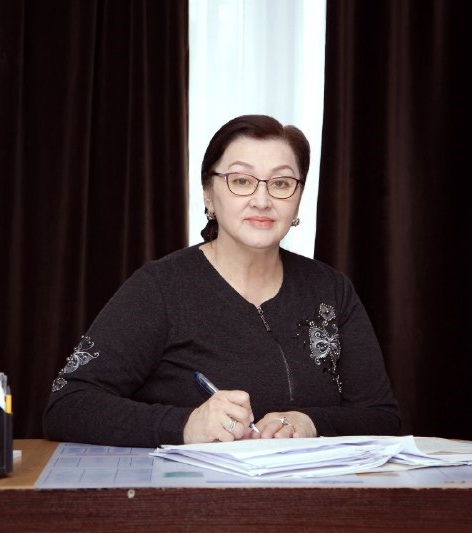 Заслуженный учитель, генеральный директор. Нурания Абдугапуровна